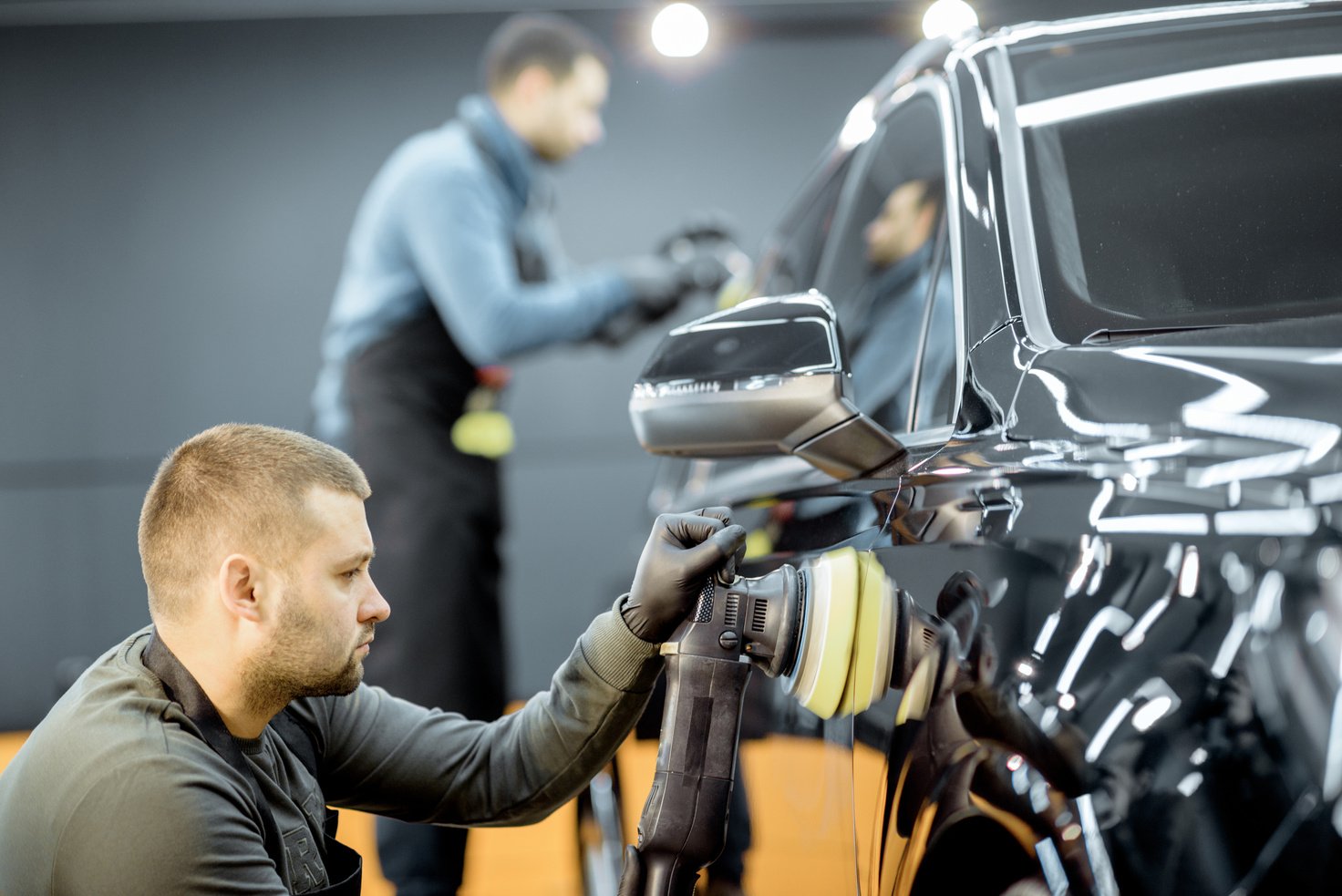 Professional Vehicle Body Polishing